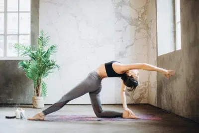 5 postures de yoga pour faciliter la digestion