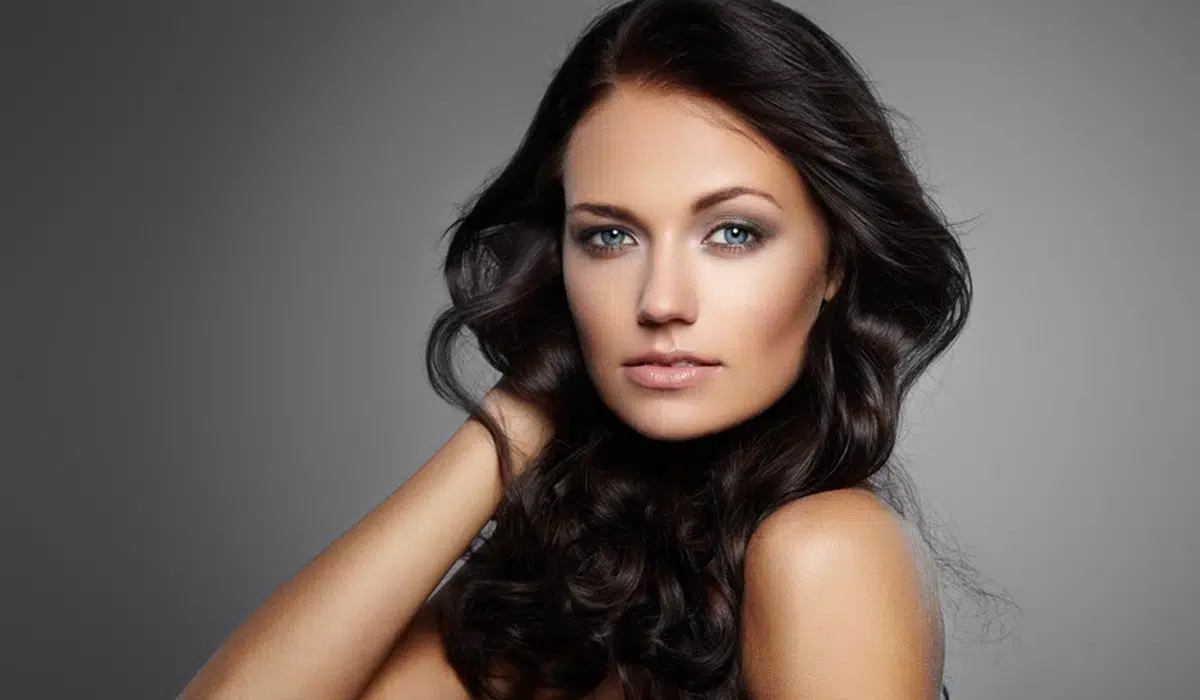 Codici colore capelli: come decifrarli e scegliere la tonalità giusta Codici colore capelli: come decifrarli e scegliere la tonalità giusta