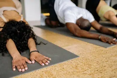 Comment assouplir un dos raide rapidement ? Nos conseils, programmes et exercices efficaces