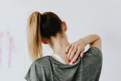 Comment éviter et soulager les courbatures ? Guide complet pour un corps en pleine forme