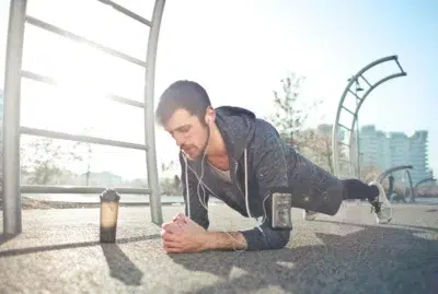 Comment perdre du poids avec le gainage ? Guide, programme pratique et efficace