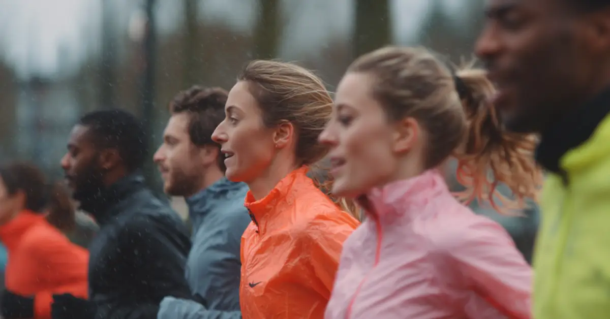 Courir en groupe : Les avantages et le boost de motivation que tu n'auras jamais seul.