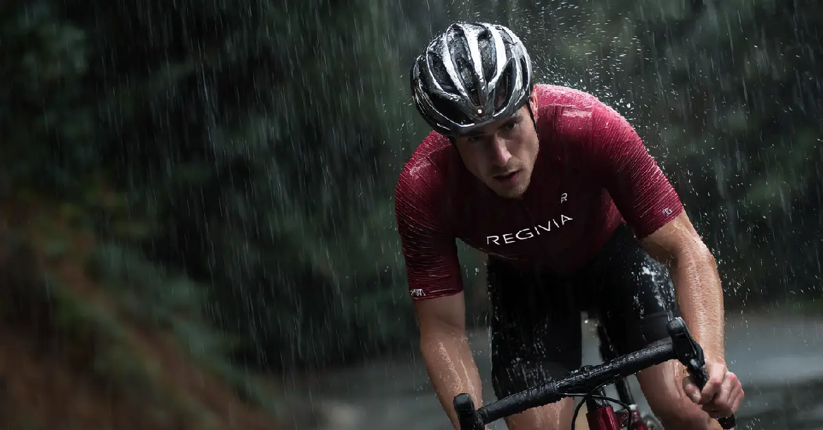 Descente sous la pluie : 7 réflexes pour rester rapide sans risque