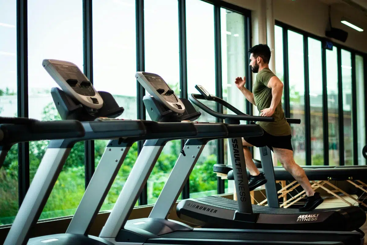 3 sesiones para empezar un programa en cinta de correr en casa o gimnasio