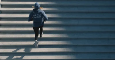 Escaliers = mini-montagne urbaine ? Mon plan run 25 min qui pique juste ce qu’il faut pour progresser