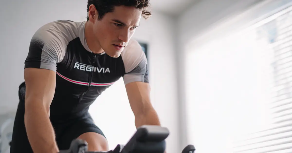Home-trainer : tempo + vélocité 30’ pour relancer le métabolisme quand il fait frais