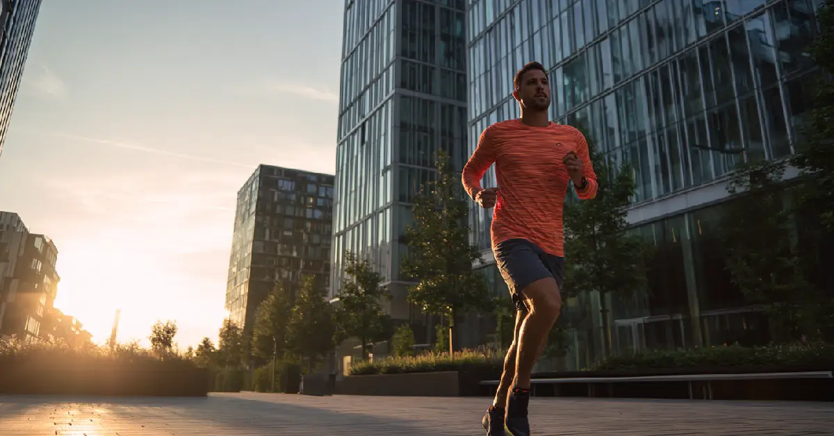 Vuoi correre più forte? Questi 10 minuti della sera aiutano spesso più di una seduta di ripetute
