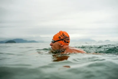 Les bienfaits de la nage en mer : Avantages de la natation en mer, techniques et sécurité