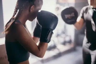 Pourquoi se mettre à la boxe ? Découvrez les nombreux bienfaits de ce sport complet