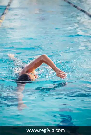 Accessoires natation : les indispensables de la nageuse