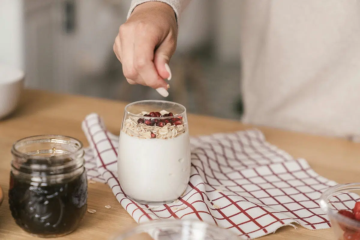 Quel yaourt est le plus calorique ? Guide pour bien choisir et connaître les yaourts les moins caloriques