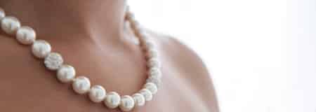 Quels bijoux ou colliers choisir et porter quand on a des hanches larges et des fesses rondes ?