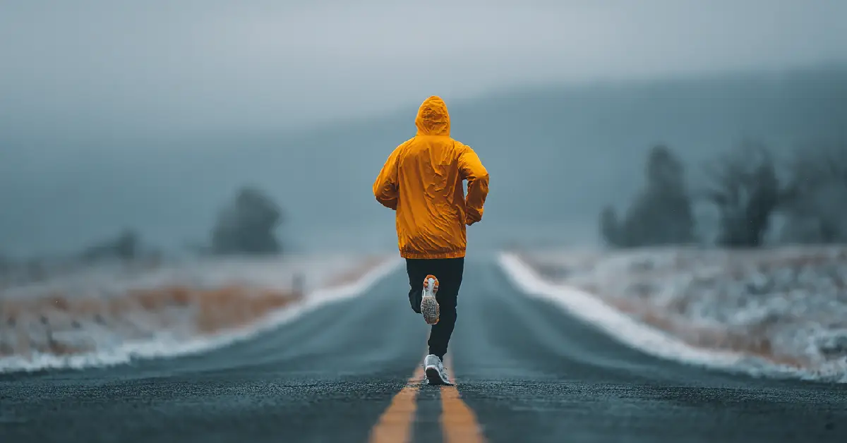 Reprendre en janvier après les fêtes sans se blesser : le plan simple sur 2 semaines quand tu as “un peu coupé”