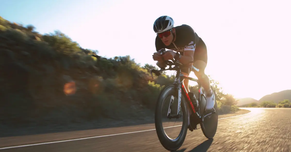 Pourquoi le vélo est très rentable cet été pour ton triathlon