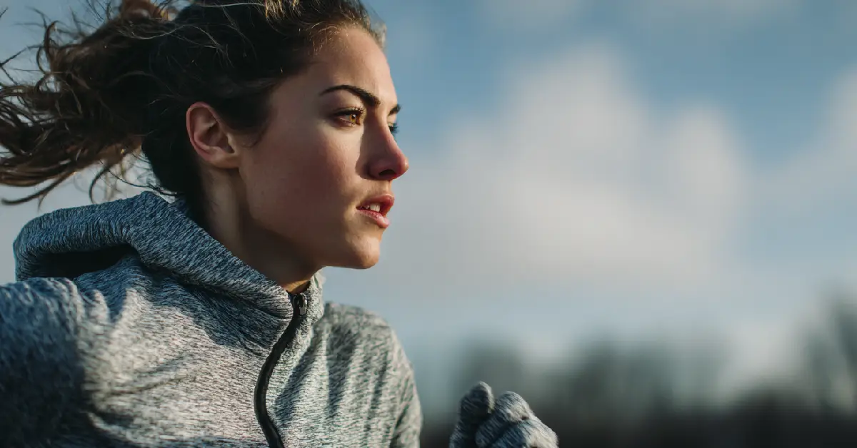 Tu stagnes sur 10 km : la cause n°1 est souvent… ton échauffement (et la méthode simple)