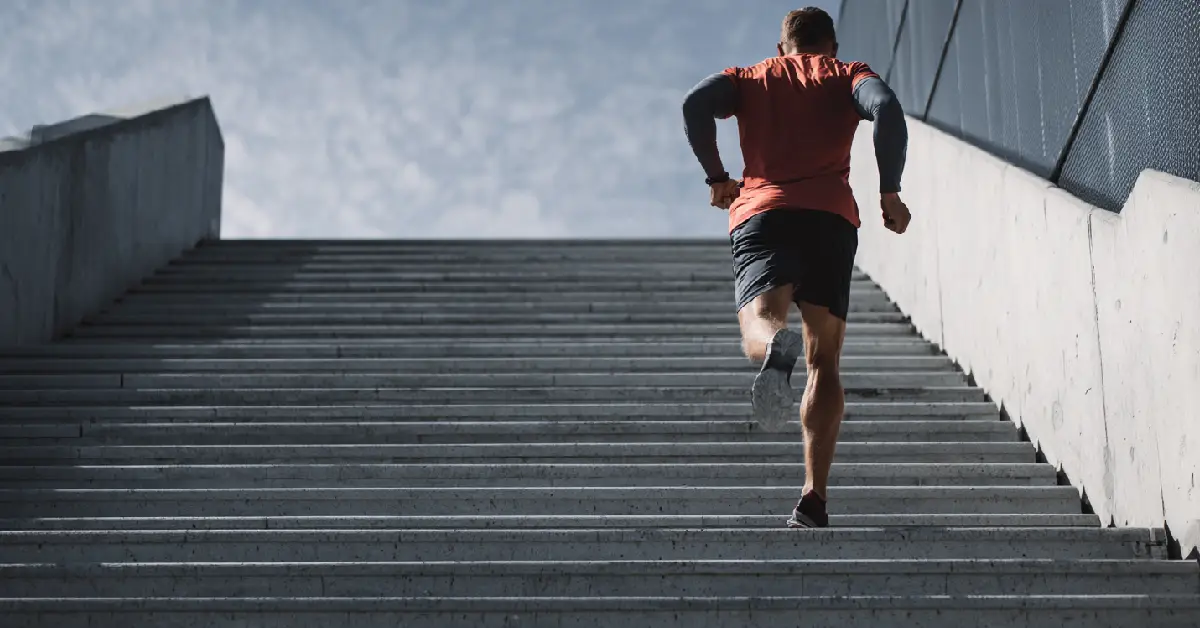 Tu veux courir plus vite : le vrai levier est souvent… la force des jambes