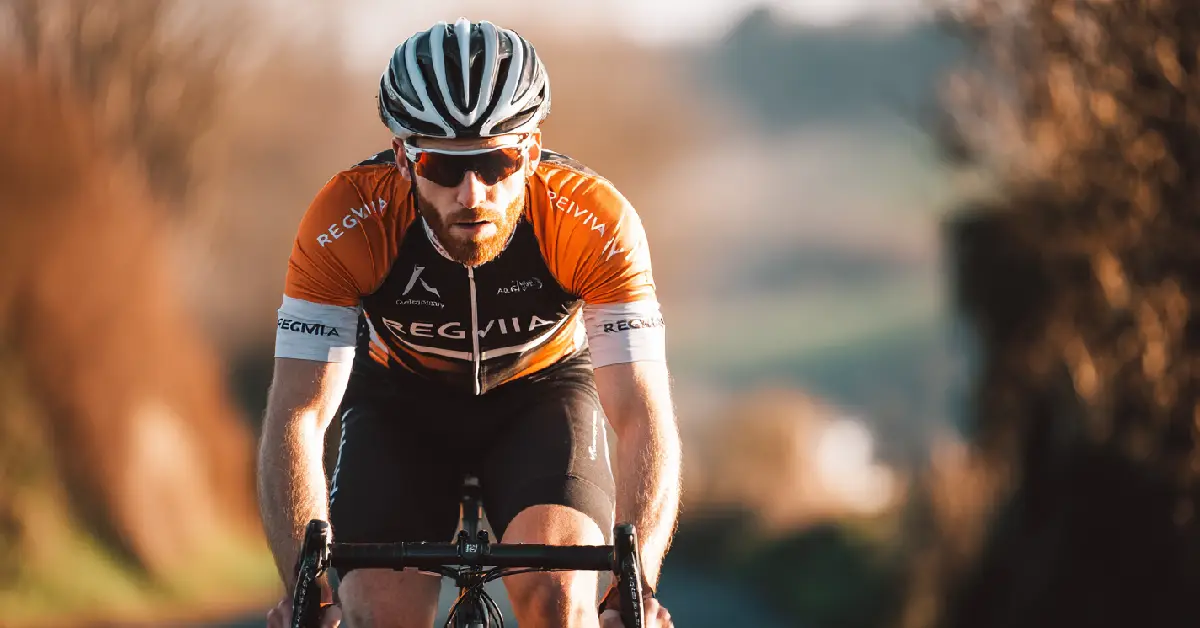 Vélo : sortie à jeun ou nourri : impact réel sur les performances