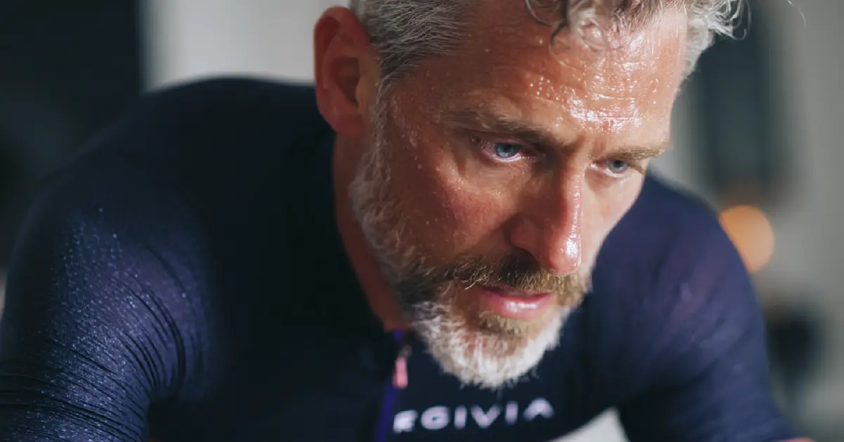 VO₂max Vélo & âge : pourquoi après 40 ans il faut l’entretenir deux fois plus